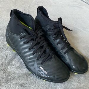 Youth Nike Soccer Cleats Size 2. Preowned